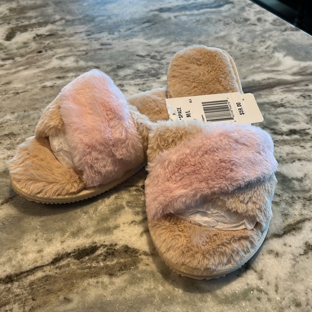 L*Space M/L (8-10) Cloud Slippers Beige and Pink Cozy Soft Open Toe MSRP $59